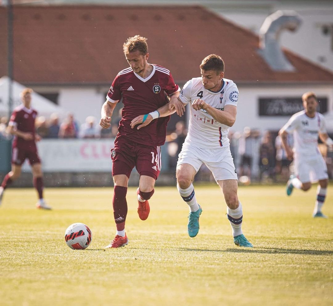 ?️-TÝM | Béčko ve středu odehrálo poslední venkovnímu utkání sezony. Na půdě Líšně rezerva prohrála těsně 0:1.
✍️ Přečtěte si na webu reportáž z utkání i hodnocení trenéra Petra Janouška, který poprvé vedl rezervu. #acspartaB